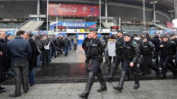 La policía francesa durante un evento de la Eurocopa 2016.