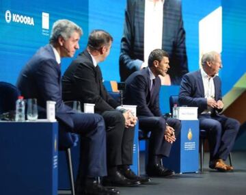 Atlético Madrid CEO Miguel Ángel Gil Marín (left) at the Dubai International Sports Conference yesterday.