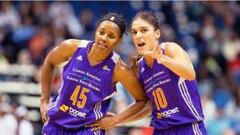 Marta Xargay habla con  Noelle Quinn durante el partido entre las Minnesota Lynx y las Phoenix Mercury.