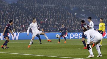 Casemiro makes it 1-2 after a good pass from Lucas Vázquez.
