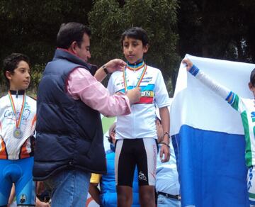 El ciclista colombiano del Team Ineos Grenadiers comenzó en el ciclomontañismo. Ahora ya suma dos grandes vueltas en su palmarés.