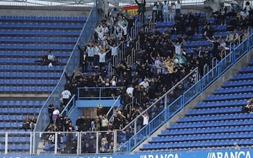 Aficionados del Málaga en Riazor.