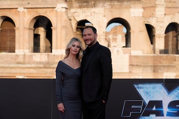 El director de la pel¨ªcula, Louis Leterrier, y su pareja.