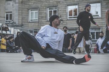 El plato fuerte del Breakdance en O Marisquiño, organizado por KL Making Dancers, es el 3vs3, también llamado 4Elementos Steet Battle. Suele ser la disciplina que acaba más tarde el domingo y por lo tanto, la que 'extraoficialmente' cierra el festival de Vigo. Los ganadores en 2021 fueron XVII Generation, que revalidaron el título conseguido en 2019. El mejor BBoy fue XXL de Momentum (finalistas) y la joven promesa Bboy Teo. 