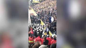 Graves incidentes entre los ultras del Hertha y la policía en el Signal Iduna Park