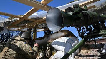 A Ukrainian soldier observes the front line, near Kyiv on March 20, 2022. (Photo by Genya SAVILOV / AFP)