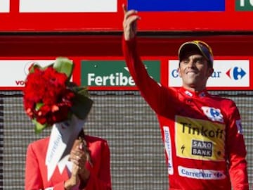Alberto Contador sigue de rojo. 
