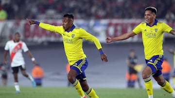 Sebastián Villa en un partido de Boca Juniors ante River Plate en El Monumental.