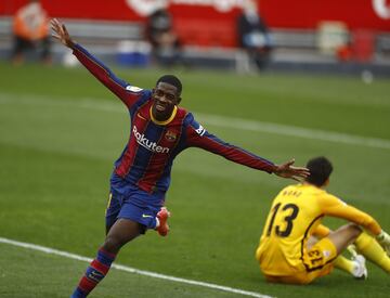 Dembélé celebrando su gol, el primero para el Barcelona 