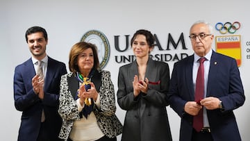 Torrejón de Ardoz (Madrid), 09/12/2025.- La presidenta de la Comunidad de Madrid, Isabel Díaz Ayuso (c), junto a la presidenta de la UCAM, María Dolores García Mascarell (2i), y el presidente del COE, Alejandro Blanco (d), hoy, en la inauguración del Centro de Educación Superior Alma Mater, nuevo campus especializado en salud, nutrición y deporte de la Universidad Católica San Antonio de Murcia (UCAM) y el Comité Olímpico Español (COE). EFE/Comunidad de Madrid -SOLO USO EDITORIAL/SOLO DISPONIBLE PARA ILUSTRAR LA NOTICIA QUE ACOMPAÑA (CRÉDITO OBLIGATORIO)-