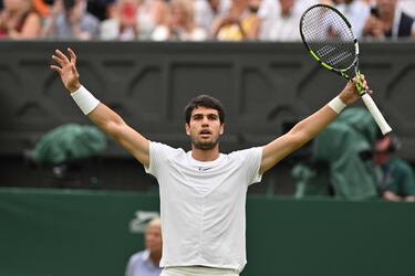 A su favor, la ilusión de debutar con 20 años. En contra, una temporada que se le ha hecho larga con 73 partidos (63-10, 86,3%) por los grandes éxitos conseguidos. Campeón en Buenos Aires, Indian Wells, Godó, Madrid, Queen’s y Wimbledon.