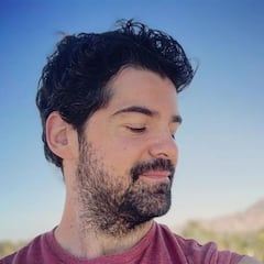 Miguel Ángel Muñoz presume de vacuna tras recibirla en un súper de Estados Unidos