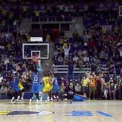 ¿Qué barbaridad es esta, Mirotic? Canastón ganador sin tiempo con sus 2,08 y casi besando el suelo