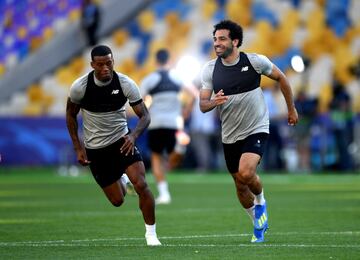 El Liverpool entrena en el Olímpico de Kiev