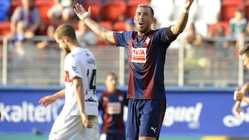 Enrich se queja durante un partido del Eibar.