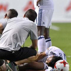 Mourinho pide al árbitro que eche a Valencia en un amistoso