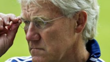 COP107 KOLOBRZEG (POLONIA) 7/6/2012 El seleccionador Morten Olsen durante una sesión de entrenamiento hoy, 7 de junio del 2012, en Kolobrzeg, Polonia. Dinamarca debutará en la Eurocopa 2012 el próximo día 9 ante Holanda.EFE/Claus Bech PROHIBIDO SU USO EN DINAMARCA