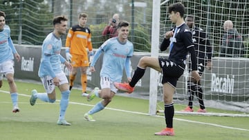 Los jugadores celestes celebran el tanto de Hugo &Aacute;lvarez que le dio el pase al Celta.