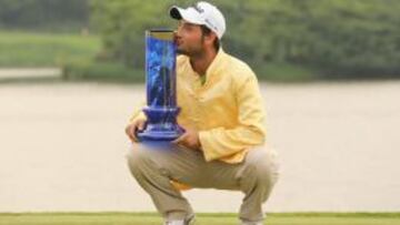 Levy estrena el palmarés con Álvaro Quirós en el podio