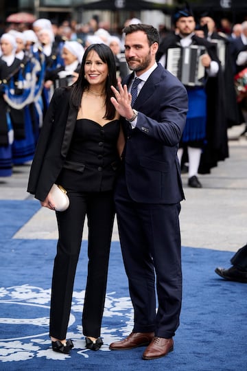 Celia García y Saul Craviotto, a su llegada al Teatro Campoamor.