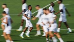 GRAF8997. MADRID, 07/10/2022.- El jugador del Real Madrid Rodrygo Goes (c) durante el entrenamiento del equipo celebrado este viernes en la ciudad deportiva de Valdebebas un día antes del partido de Liga contra el Getafe. EFE/Sergio Pérez
