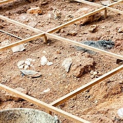 Este yacimiento arqueológico vuelve a dar sorpresas: oro y serpientes emergen de la tierra