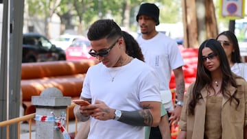 Enzo Fernández junto a sus compañeros de equipo, Marc Cucurella y João Pedro pasean por las calles de la capital, a 27 de abril de 2026, en Madrid (España)
FÚTBOL;FUTBOLISTA;CHELSEA
Jose Velasco / Europa Press
27/04/2026