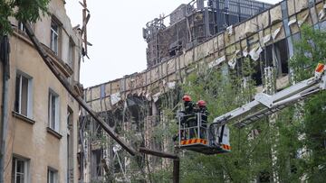 Rescuers at a site of a residential building hit by a Russian missile strike, amid Russia's attack on Ukraine, in Lviv, Ukraine July 6, 2023. REUTERS/Roman Baluk