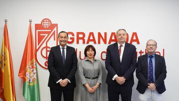 Junta general de accionistas del Granada CF. Alfredo García Amado, Sophia Yang, Mariano de Damas y José Guerrero.