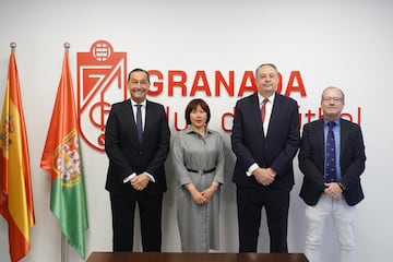 Alfredo García Amado, Sophia Yang, Mariano de Damas y José Guerrero Een la última Junta general de accionistas del Granada.
