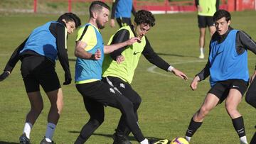 El central francés Peybernes, durante un entrenamiento en Mareo.