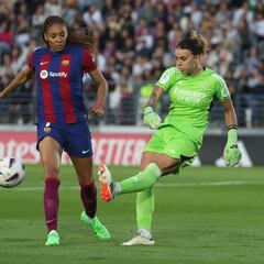 La voz de Misa hace de guía