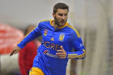 Action photo during the match America vs Tigres UANL, Corresponding To first Leg of the Great Final Tournament Apertura 2016  League BBVA Bancomer MX at Azteca Stadium.

Foto de accion durante el partido America vs Tigres UANL, Gignac abrió el marcador ante un América que jugaba mejor. El francés salió lesionado y el empate del local vino por parte de Bruno Valdez. El campeón se decidirá en el Volcán.