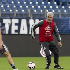Tuca Ferretti, con alineación 'europea' para primer amistoso ante Argentina