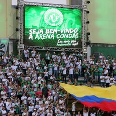 Chapecoense retribuye homenaje a Nacional en Brasil