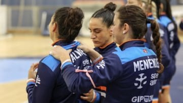 Elba Alvarez, Alva Menéndez y Esther Arrojería, tres jugadoras claves del Bera Bera.