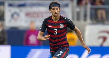 Salió de la Universidad de Maryland, donde ganó un campeonato colegial en 2008. En 2009 se instaló en el SuperDraft y en primera ronda fue seleccionado por LA Galaxy.