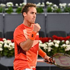 Carballés supera a Dellien para citarse con Evans en Roma