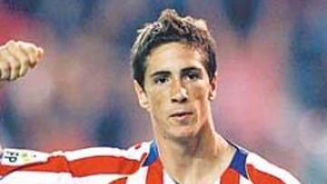 <b>GRAN NOCHE. </b>Fernando Torres celebraba de esta manera el tanto ante el Barcelona.