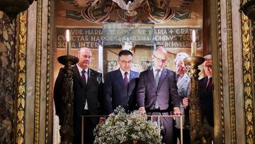 Bartomeu ofrece los títulos de la temporada a la Merçè