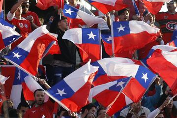 Espectacular ambiente en el Monumental para el Chile-Ecuador