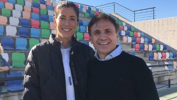 Garbiñe Muguruza posa junto al cómico José Mota tras rodar un sketch del especial de Nochevieja.