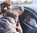 Surrealismo en Valdebebas: dos fans rebautizan a Vinicius y hasta le confunden con Benzema