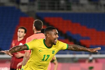 Malcom celebra el definitivo 2-1 para Brasil. 