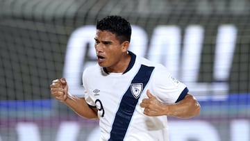 Miguel González de Guatemala celebra su anotación ante Seychelles