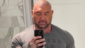 Dave Bautista muestra una imagen de su transformación física en “estado graso”