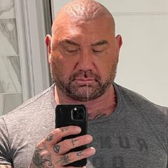 Dave Bautista muestra una imagen de su transformación física en “estado graso”