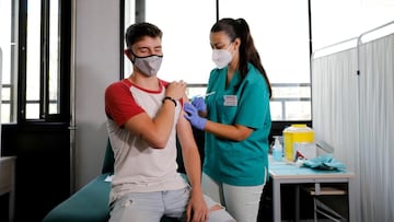 GRAFCVA6928. VALENCIA, 05/07/2021.- La Universitat de València ha comenzado a vacunar esta semana a los más de 2.050 alumnos que participarán en programas de movilidad y de prácticas internacionales durante el próximo curso 2021-2022 y que empezarán sus clases antes de octubre.EFE/ Ana Escobar