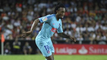 Gelson Martins conduce el balón en el Valencia-Atlético