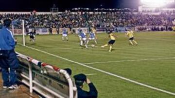 <b>¡AL PALO! </b>Sylvinho Mendes, que actuó como lateral izquierda, se asomó a la portería del Benidorm varias ocasiones y estrelló un tiro seco en la portería de Caballero, que cumplió de manera excelente.